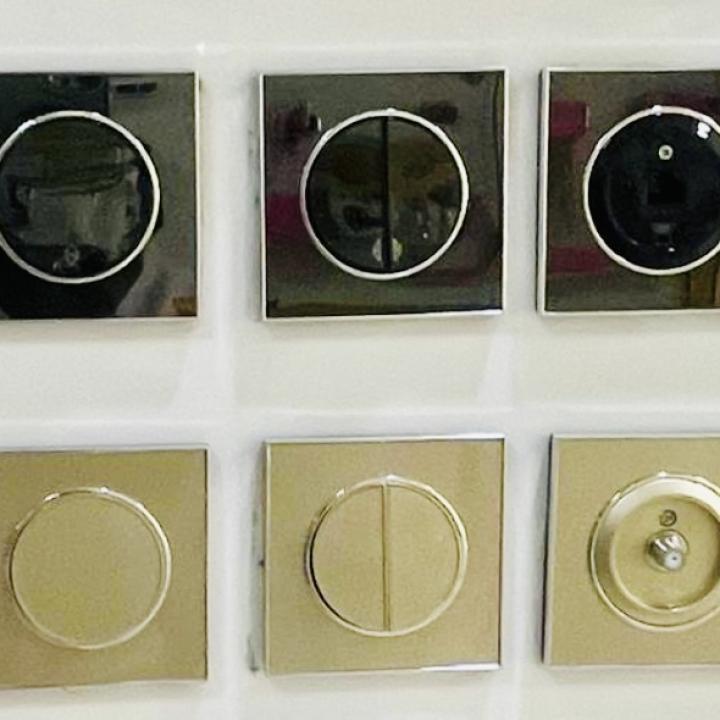 Game contact itel doré/ noir  par pics